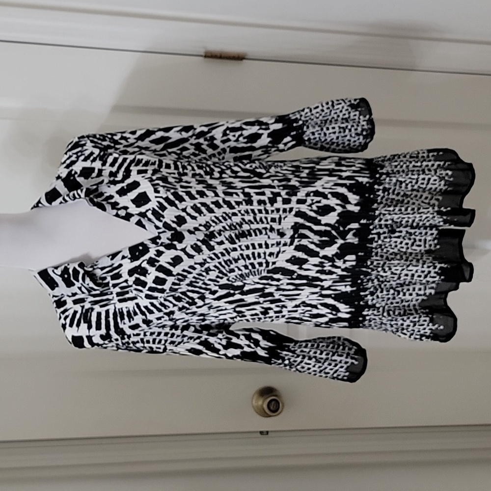 Fashion Bug Size 4X Black & White Animal Print Semi Sheer Flowy Blouse, EUC